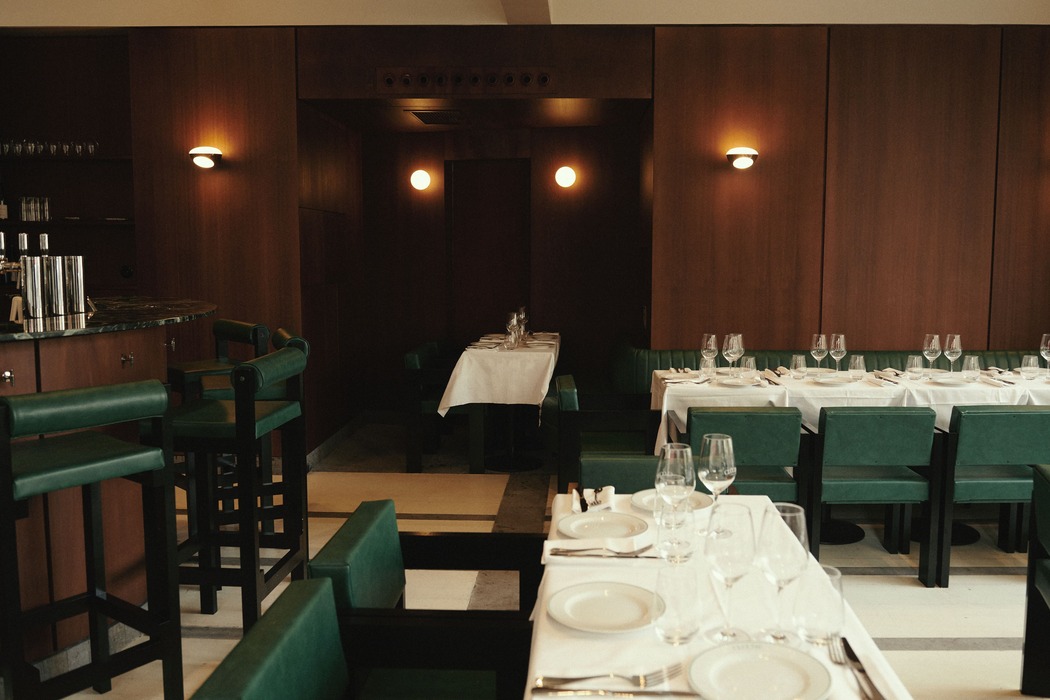 3 RODAA STUDIO CLOCHE RESTAURANT PARIS 4240N